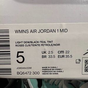 Women's AIR JORDAN MID 1 - Light Dew/Black -Teal  Size 5